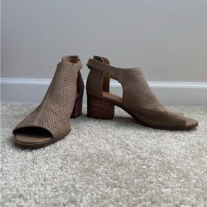 Tan Wedge Shoes